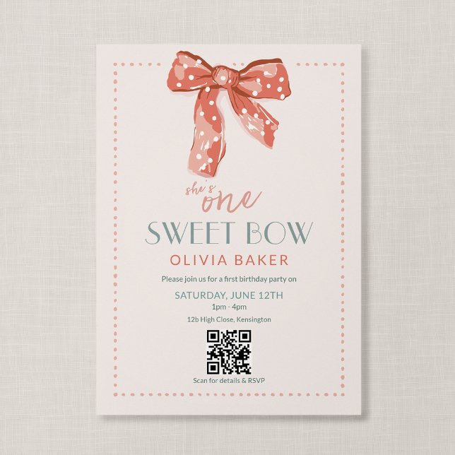 QR-Code Ein Süßer Bogen Rosa Coquette Erster Gebur Einladung (Heirloom Bow - Coquette Theme First Birthday Invitation with QR Code)