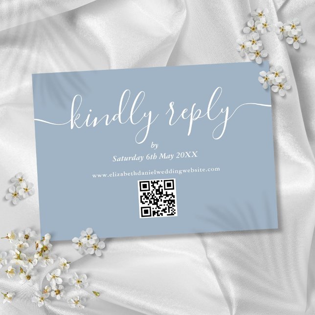 QR-Code Elegant Schrift Freundlich Antworten Staub RSVP Karte (QR Code Elegant Script Kindly Reply Dusty Blue RSVP Card)