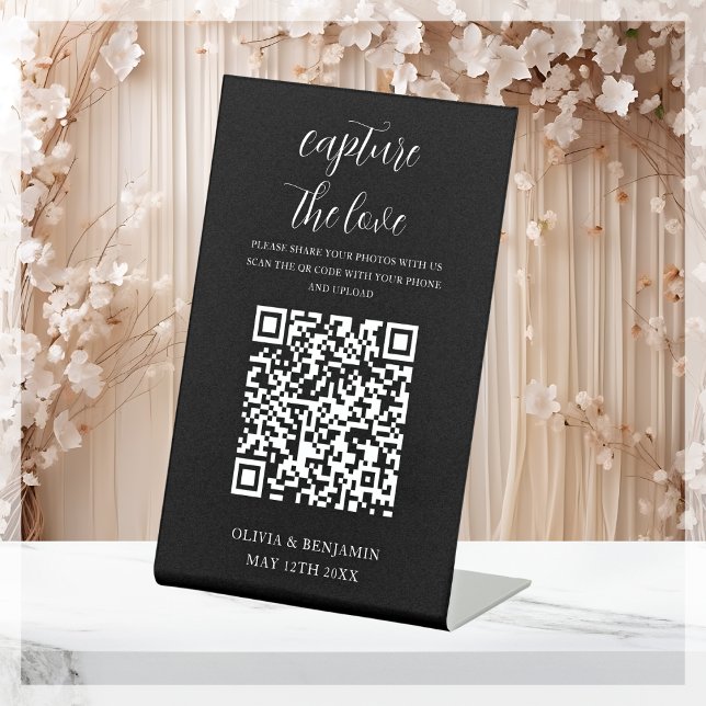 QR-Code erfassen das Zeichen der Liebe, schwarz Sockelschild (Von Creator hochgeladen)