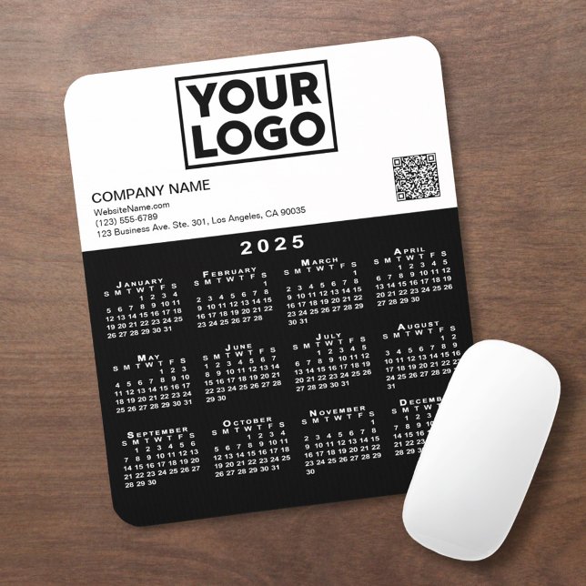 QR-Code für 2025-Geschäftskalender Schwarz-weiß Mousepad (2025 Calendar Business Logo QR Code Black White Mouse Pad in situ)