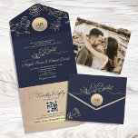 QR-Code für Hochzeiten von Navy Blue All In One Einladung<br><div class="desc">Moderne Eleganz und moderne Eleganz verbinden sich mit unserer modernen Hochzeitseinladung, bei der elegantes Design den Charme eines Bohden trifft. Mit einer schicken Rose in Gold und Marineblau und einem delikaten Monogramm an der Spitze strahlt es schlichte Eleganz aus. Handgezeichnet Liebesvögel, Blume und Blätter fügen eine Touch von Launen hinzu,...</div>