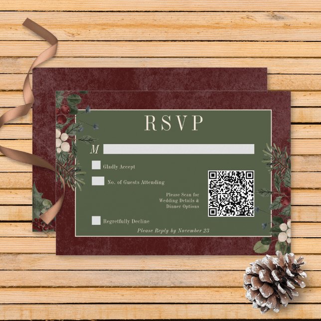 QR-Code für rustikale Winterfrüchte & Pine Burgund RSVP Karte (Rustic Winter Berries & Pine Burgundy Wedding Response Card with QR Code)