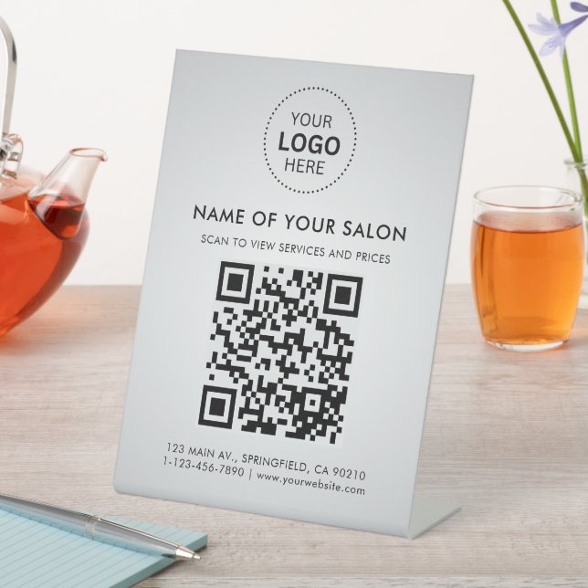 QR-Code für Salon Business und Logo Sockelschild (In Situ)