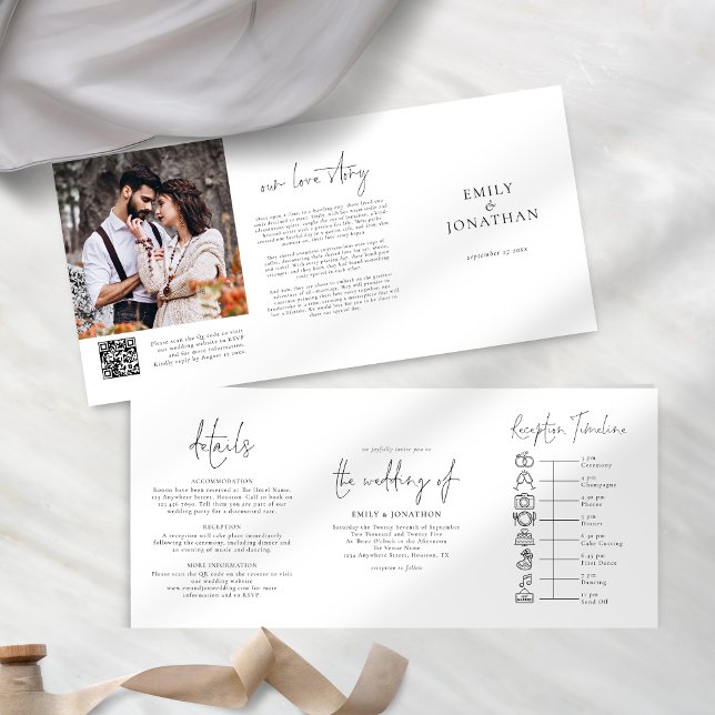 QR-Code für Schwarz-Weiß-Foto-Hochzeit Dreifach Gefaltete Einladung (Front and back view)