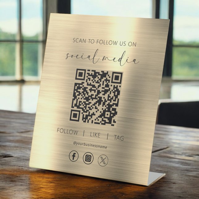 QR Code Gold Scan zu folgen uns im sozialen Netzwe Sockelschild (Von Creator hochgeladen)