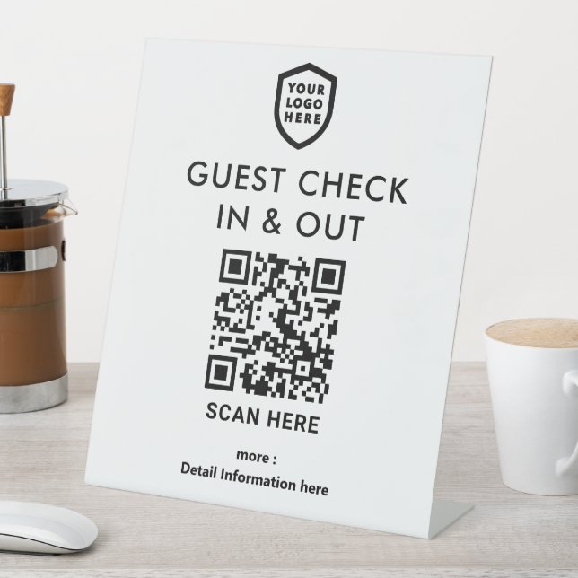 QR-Code Karo in & Out | White Business Logo Sockelschild (In Situ)
