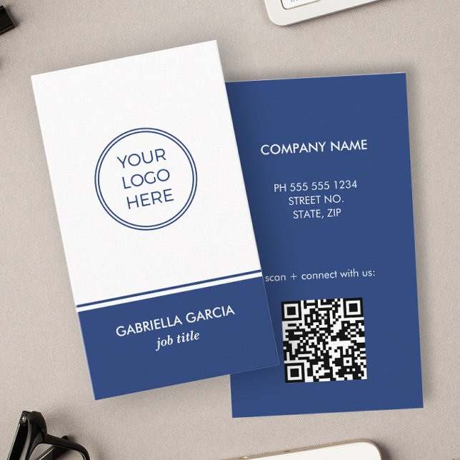 QR-Code-Logo Einfache blaue Visitenkarte (Customize with your logo, name, job title, company details and QR Code for a branded look.)