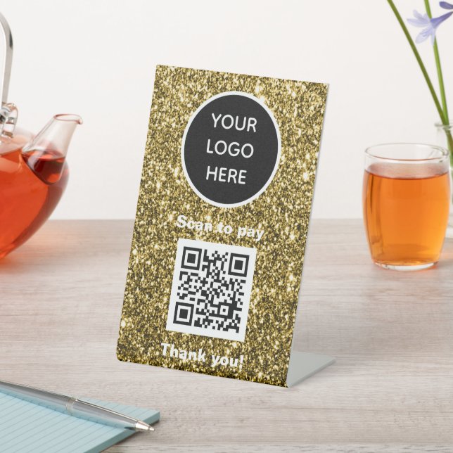 QR-Code-Logo Glitzer Gold Business Scan me Website Sockelschild (In SItu)