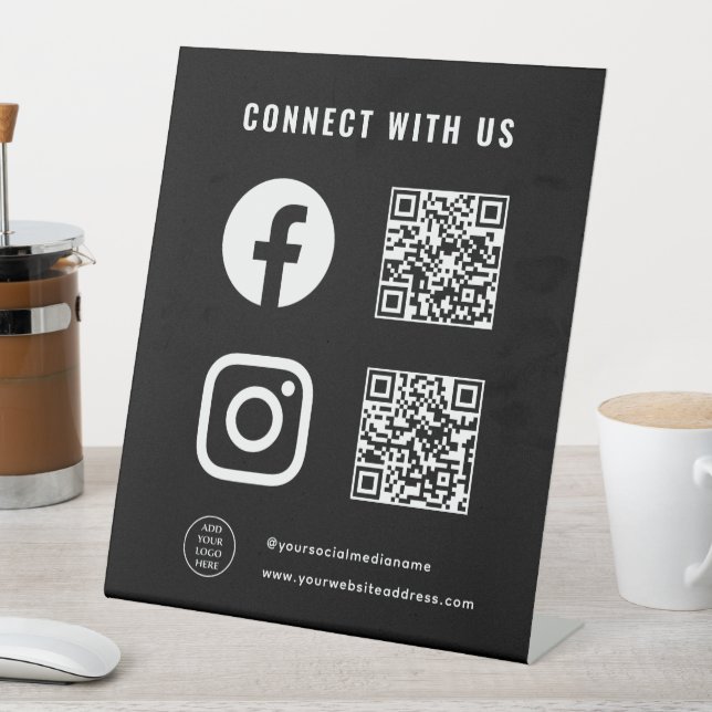 QR-Code-Logo hier folgen Scan Connect mit uns Sockelschild (In Situ)