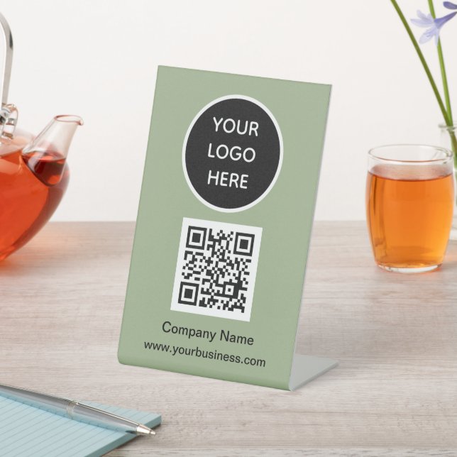 QR-Code-Logo-Seite "Green Business Scan me" Websit Sockelschild (In SItu)