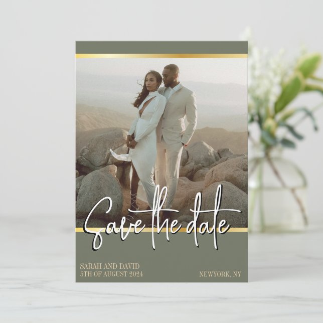 QR Code Sage Green Golden Minimalistisches Foto Save The Date (Stehend Vorderseite)
