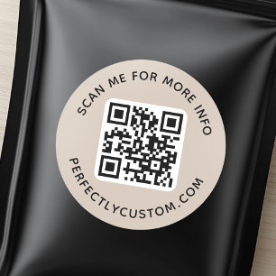 QR-Code und benutzerdefinierter Text hellbraun moc Runder Aufkleber
