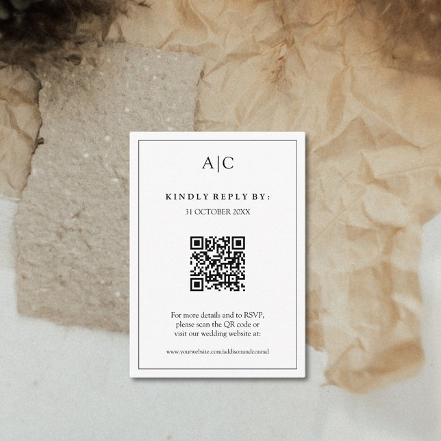 QR Code White Monogram Wedding RSVP Begleitkarte (Von Creator hochgeladen)