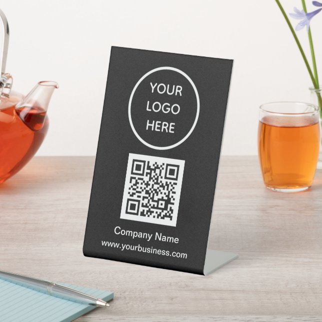 QR-Logo Black Business Scan me Website Sockelschild (In SItu)