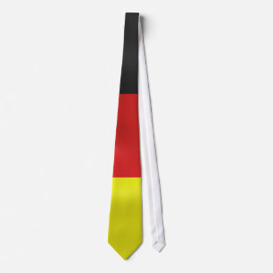 quadratische deutsche Flagge drapiert Krawatte