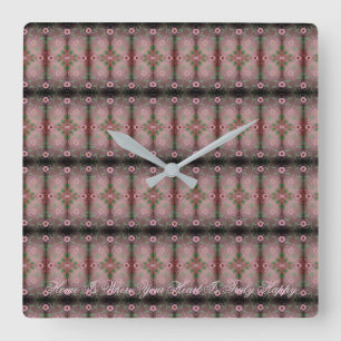 Quadratische Uhr mit rosa Blumenmuster