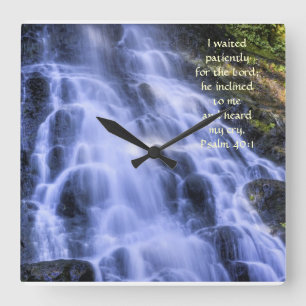 Quadratische Uhr mit Wasserfall und Schrifts-Vers