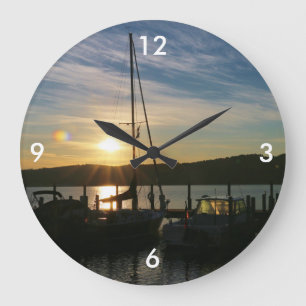 Quadratische Wanduhr/Segelboote am Sonnenuntergang Große Wanduhr