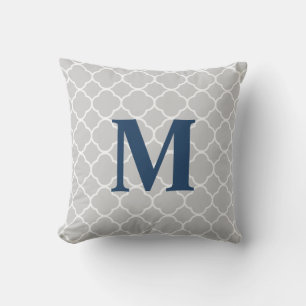 Quadrefoil gris et Monogramme Coussin extérieur