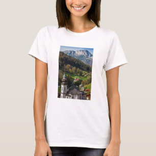 Quaint bavarian village, Deutschland T-Shirt