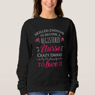 Qualifiziert genug, um Krankenschwester zu werden Sweatshirt