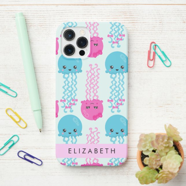 Quallenmuster, Niedliche Quallen, Meer, Ihr Name iPhone 12 Pro Hülle (Auf dem Schreibtisch)