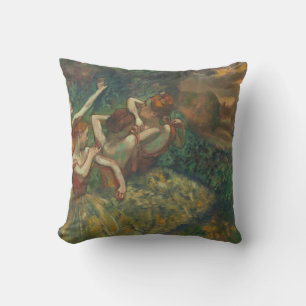 Quatre danseurs dégazent par le coussin carré