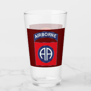quatre-vingt-deuxième Verre de bière aéroporté