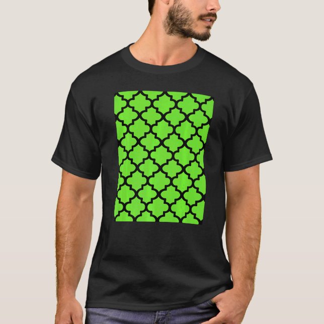 Quatrefoil Pattern In Black Outline On Vivid Green T-Shirt (Vorderseite)