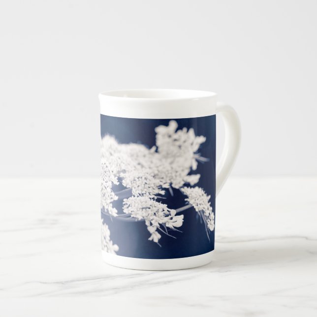 Queen Anne's Lace Blume Blue Bone China Tasse (Vorderseite Rechts)
