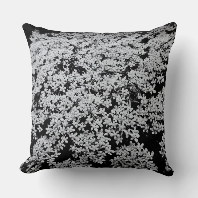 Queen Anne's Lace Wildblume B&W Kissen (Vorderseite)