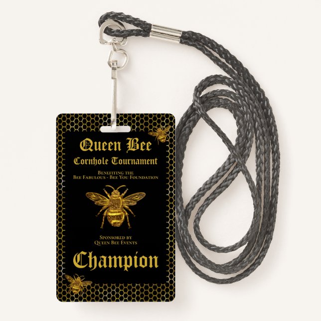 Queen Bee Cornhole Turnier Fundraiser Champion Ausweis (Vorderseite mit Schlüsselband)