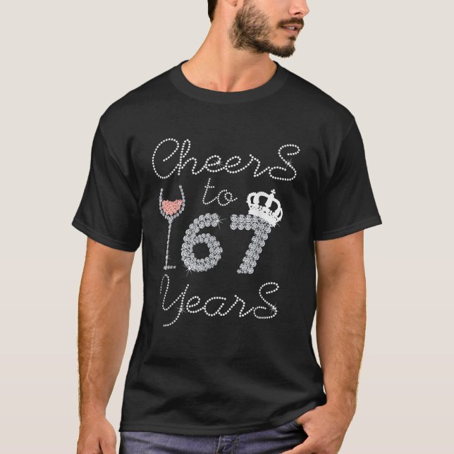 Queen Girl Drink Wine Cheers To 67 Years Old Happy T-Shirt (Vorderseite)