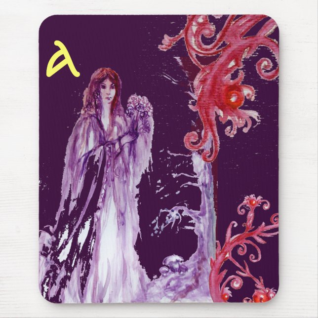 QUEEN GUINEVERE MONOGRAM MOUSEPAD (Vorne)