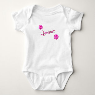 Queenie, Name mit rosa Rosen, Baby Bodysuit Baby Strampler