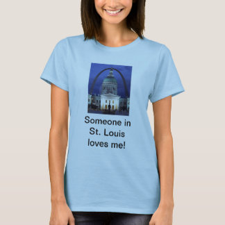 Quelqu'un à St Louis m'aime T-shirt