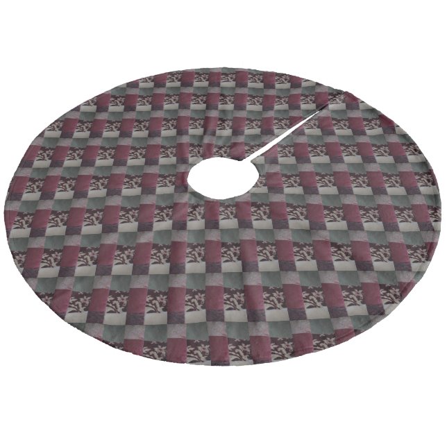 Quiltierte Blöcke Fleece Weihnachtsbaumdecke (Schrägansicht)