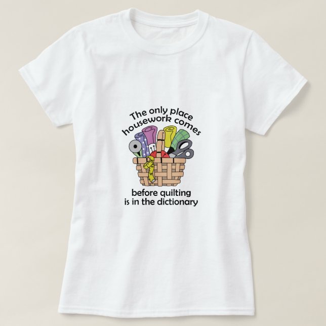 QUILTING VOR DEM HAUSHALTSORT T-Shirt (Design vorne)