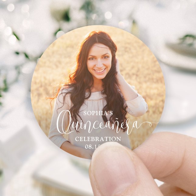 Quinceañera Foto und moderne, trendige Schrift Runder Aufkleber (Von Creator hochgeladen)