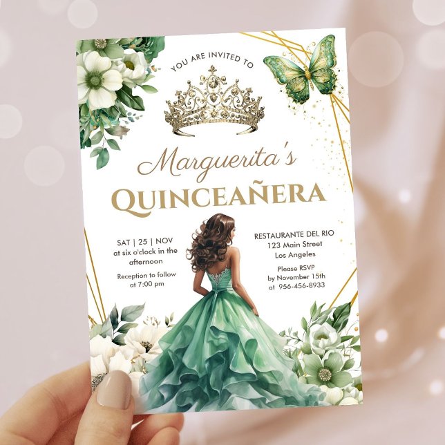 Quinceañera Girl Green Gold Tiara Floral Butterfly Einladung (Von Creator hochgeladen)