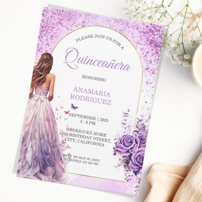 Quinceañera Lila Dress Floral Arch Schmetterlinge Einladung (lavender purple roses and quinceanera dress)