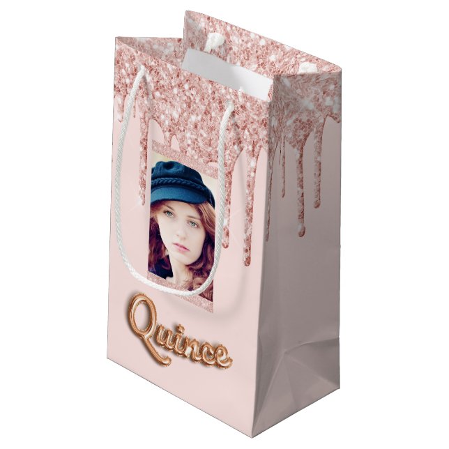 Quinceanera Rose Goldbarren Glitzer Foto Kleine Geschenktüte (Rückseite Schrägansicht)