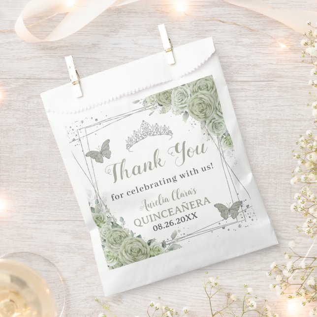 Quinceañera Sage Green Floral Silberschmetterlinge Geschenktütchen (Ausgeschnitten)