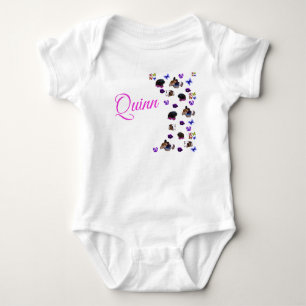 Quinn, Mädchenname mit Guinea Schweine Baby Bodysu Strampler