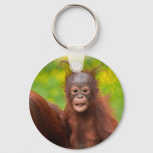 Quirky-Charme eines Orangutan-Babys Schlüsselanhänger