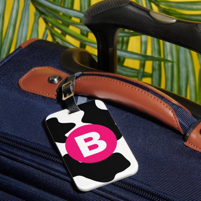 Quirky Cow Patch Pattern Pink Monogram Gepäckanhänger (Vorderseite Insitu 1)