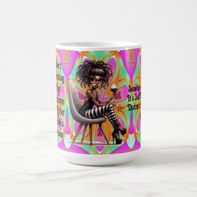 Quirky Lady Tattoos & Wine Drama Tasse (Mittel)