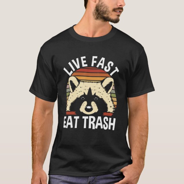 Raccoon Camping Live Fast Eat Müll T-Shirt (Vorderseite)