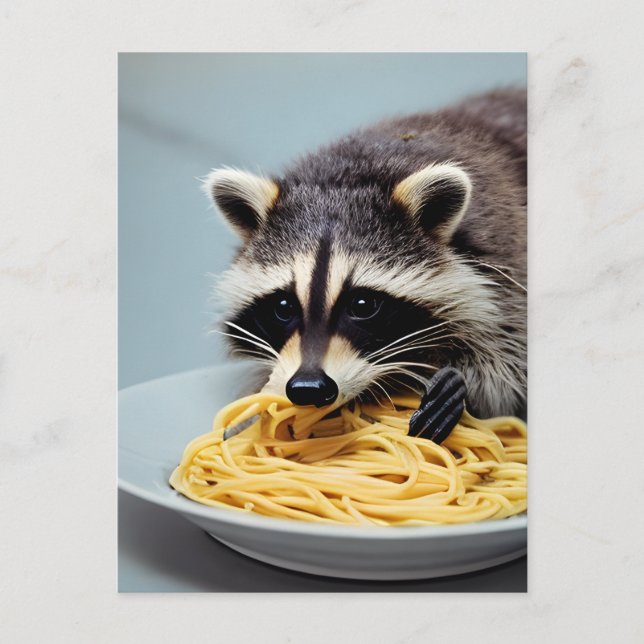 Raccoon Eating Spaghetti Postkarte (Vorderseite)