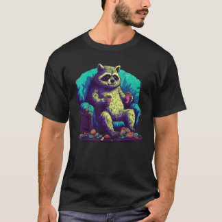 Raccoon genießt Essen auf Couch T-Shirt
